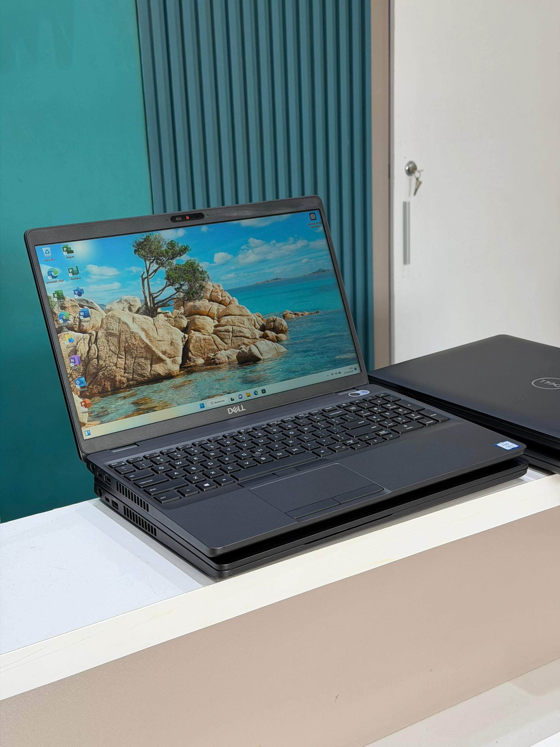 Dell Precision 3540 Core i7 8ᵉ Gen | 8 Go RAM | 256 Go SSD
